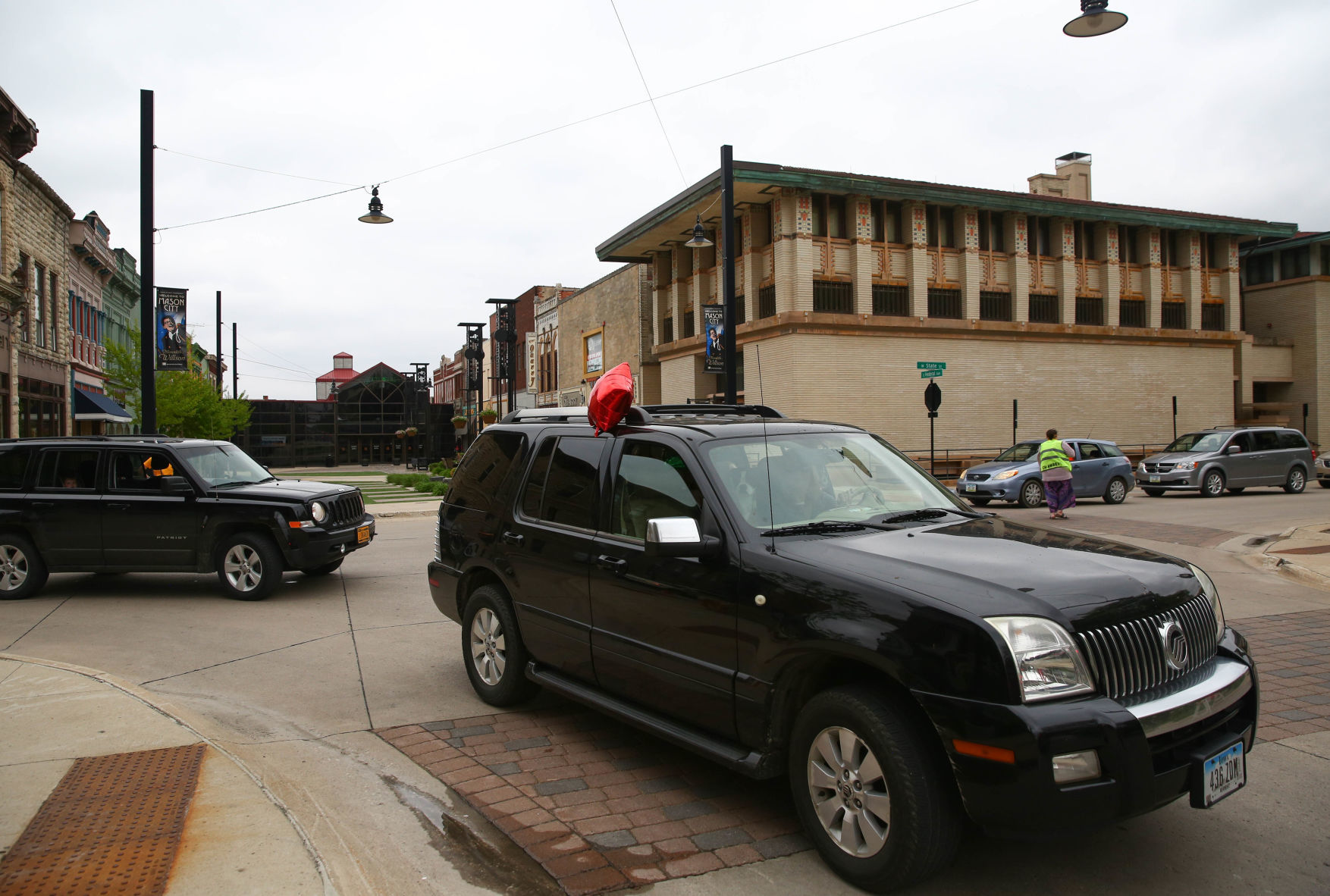 Downtown Mason City Reverse Parade (3).jpg